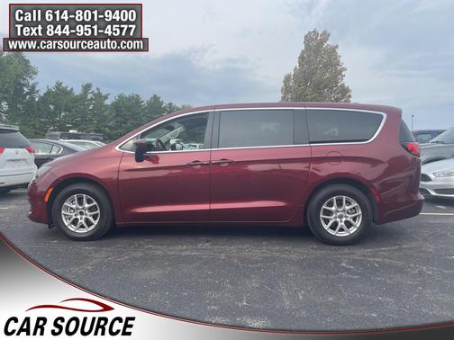 2023 Chrysler Voyager LX
