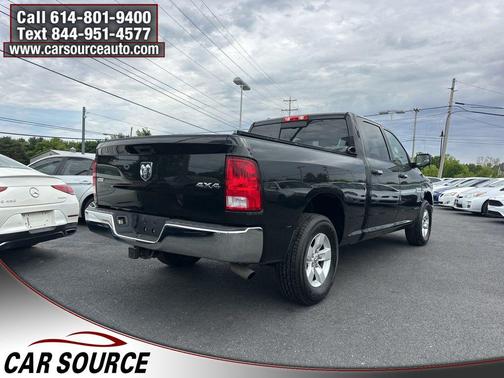 Brilliant Black Crystal Pearlcoat 2017 RAM 1500 SLT