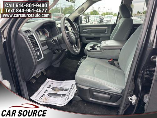 Brilliant Black Crystal Pearlcoat 2017 RAM 1500 SLT