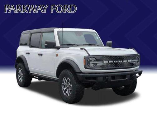 Oxford White 2024 Ford Bronco Badlands
