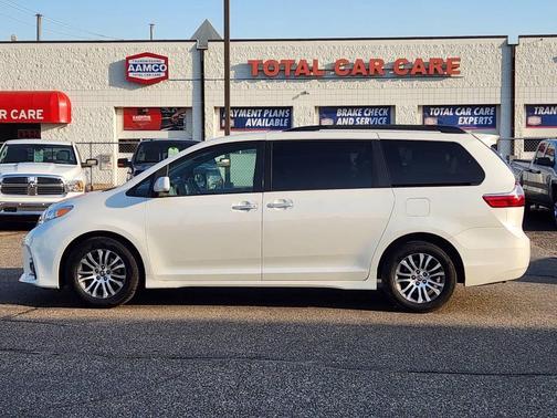 2018 Toyota Sienna XLE
