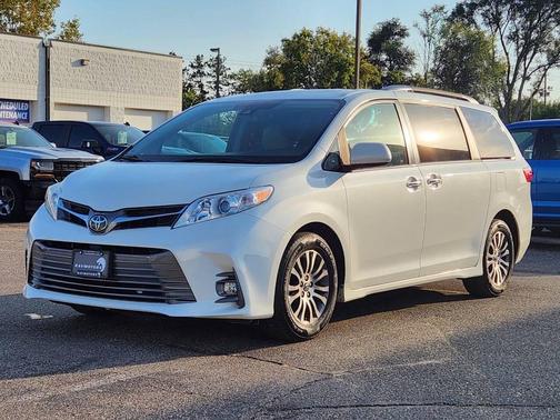 2018 Toyota Sienna XLE