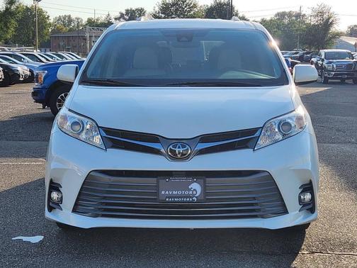 2018 Toyota Sienna XLE