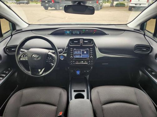 2022 Toyota Prius LE