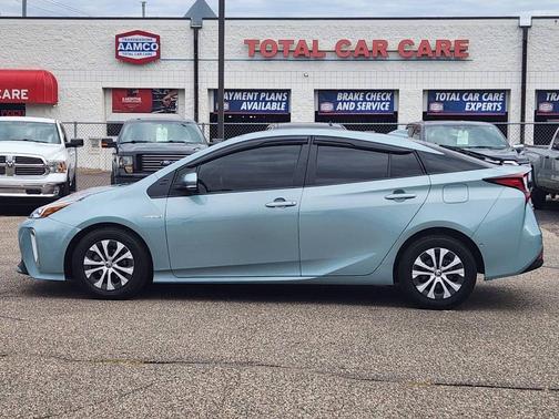 2022 Toyota Prius LE
