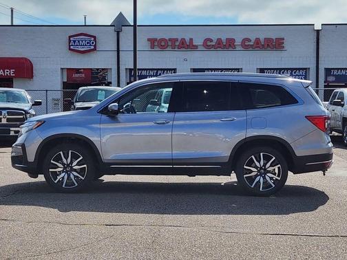 2022 Honda Pilot Touring 8-Passenger
