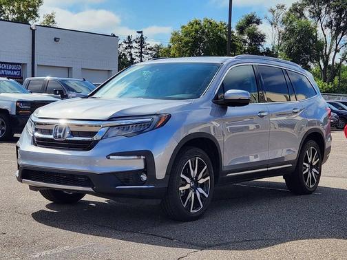 2022 Honda Pilot Touring 8-Passenger