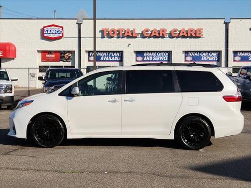 2020 Toyota Sienna XLE