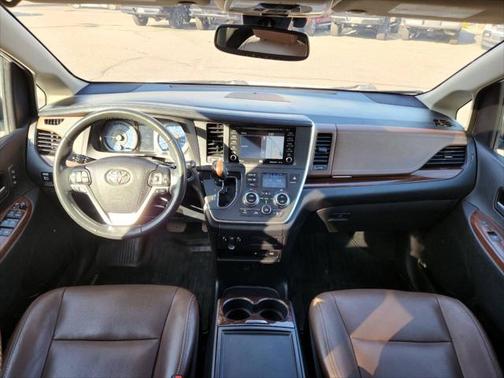 2020 Toyota Sienna XLE
