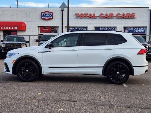 2022 Volkswagen Tiguan 2.0T SE R-Line Black 4MOTION