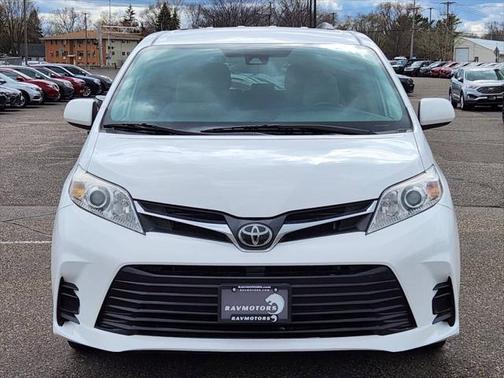 2019 Toyota Sienna LE