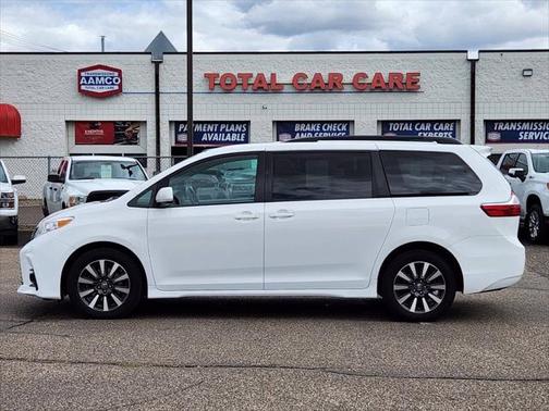 2019 Toyota Sienna LE
