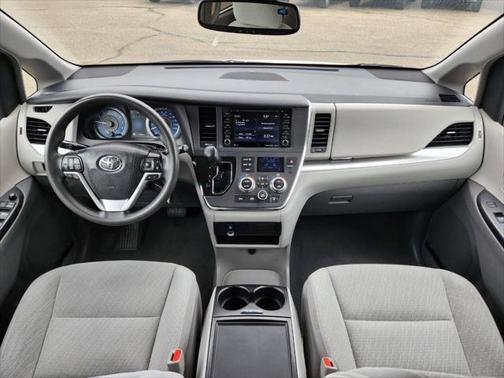 2019 Toyota Sienna LE
