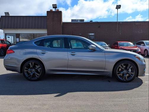 2013 INFINITI M56x Base