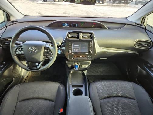 2022 Toyota Prius LE