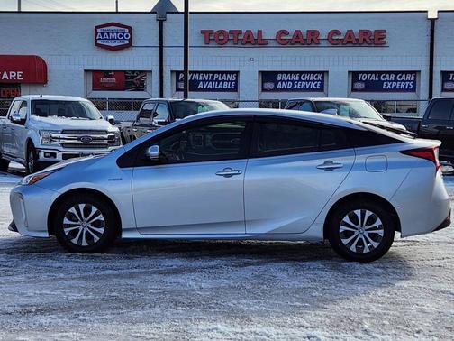 2022 Toyota Prius LE