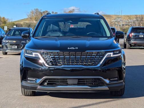 2024 Kia Carnival SX