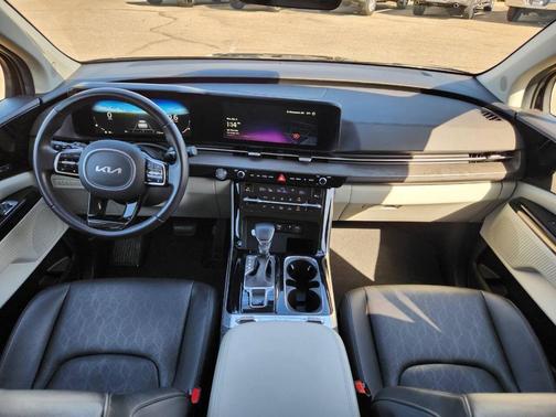 2024 Kia Carnival SX