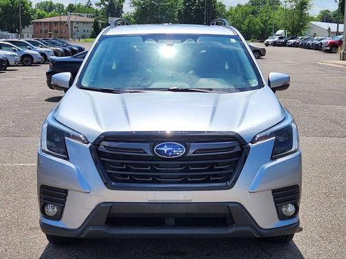 Ice Silver Metallic 2022 Subaru Forester Limited