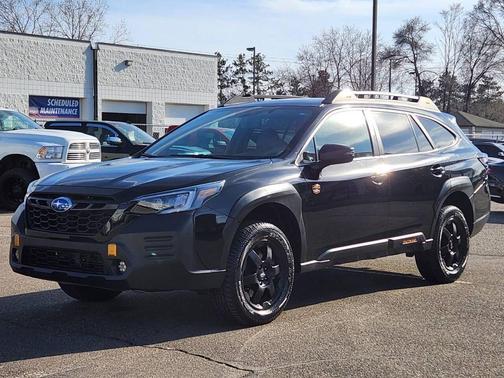 Crystal Black Silica 2023 Subaru Outback Wilderness