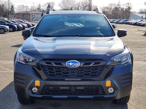 Crystal Black Silica 2023 Subaru Outback Wilderness