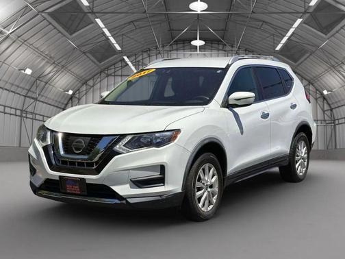 White 2017 Nissan Rogue SV