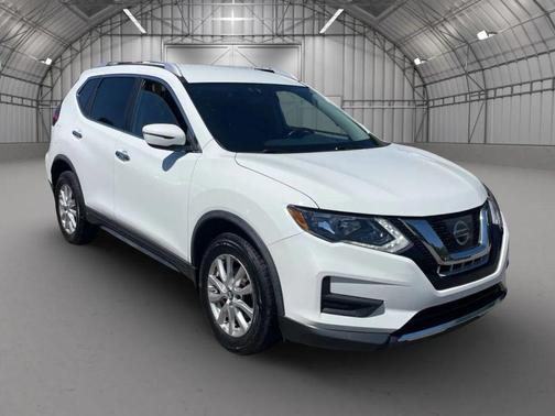 White 2017 Nissan Rogue SV