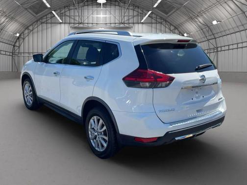 White 2017 Nissan Rogue SV