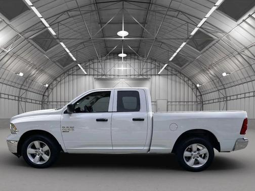 Bright White Clearcoat 2024 RAM 1500 Classic SLT