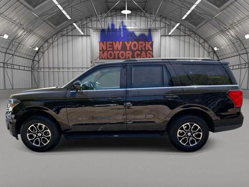 Agate Black Metallic 2024 Ford Expedition XLT