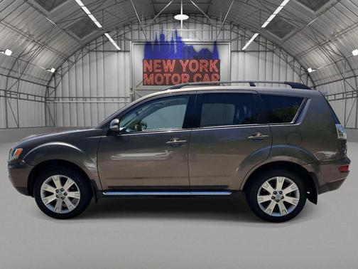 Burgundy 2013 Mitsubishi Outlander SP