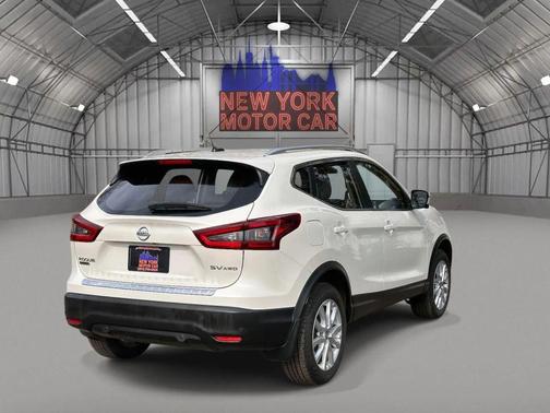 Pearl White Tricoat 2022 Nissan Rogue Sport SV