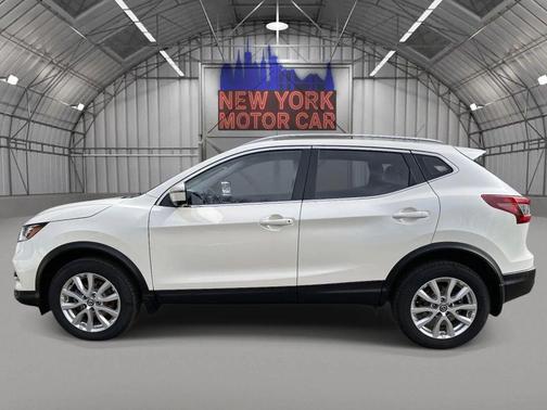 Pearl White Tricoat 2022 Nissan Rogue Sport SV