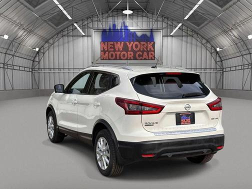 Pearl White Tricoat 2022 Nissan Rogue Sport SV