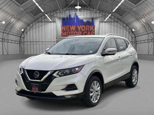 Pearl White Tricoat 2022 Nissan Rogue Sport SV