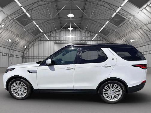 White 2019 Land Rover Discovery HSE