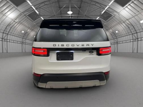 White 2019 Land Rover Discovery HSE