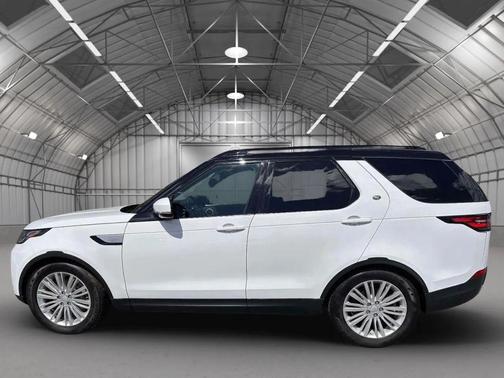 White 2019 Land Rover Discovery HSE