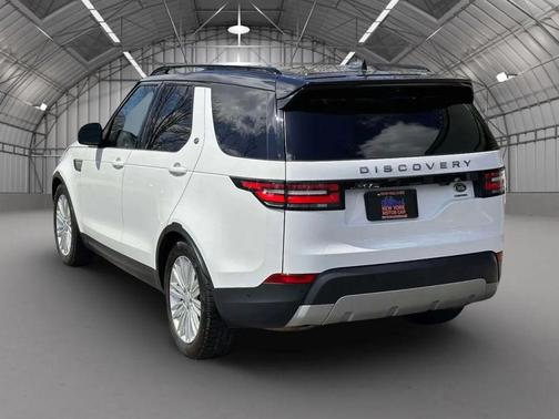 White 2019 Land Rover Discovery HSE