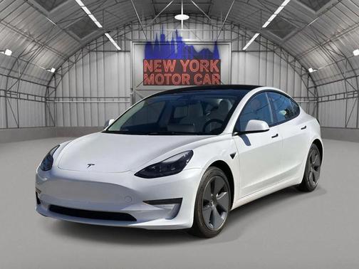 Pearl White Multi-Coat 2023 Tesla Model 3 Standard Range