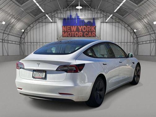 Pearl White Multi-Coat 2023 Tesla Model 3 Standard Range
