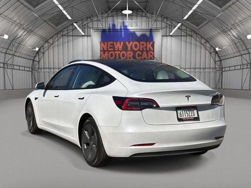 Pearl White Multi-Coat 2023 Tesla Model 3 Standard Range