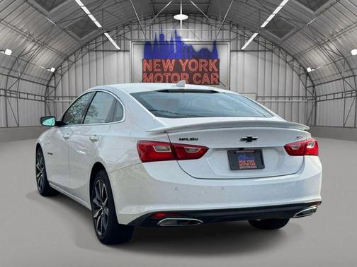 Summit White 2024 Chevrolet Malibu FWD RS