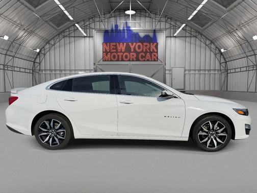 Summit White 2024 Chevrolet Malibu FWD RS