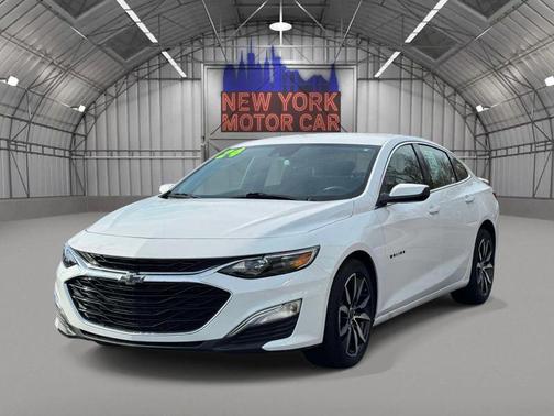 Summit White 2024 Chevrolet Malibu FWD RS