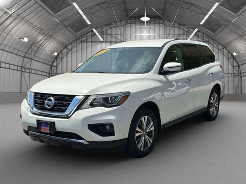 White 2018 Nissan Pathfinder SV