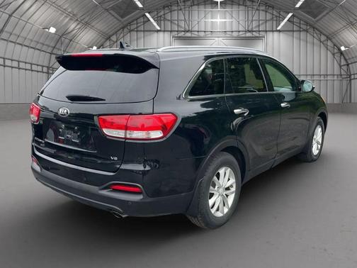 Ebony Black 2016 Kia Sorento LX