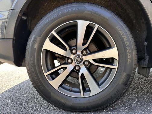 Magnetic Gray Metallic 2018 Toyota RAV4 XLE