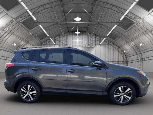 Magnetic Gray Metallic 2018 Toyota RAV4 XLE