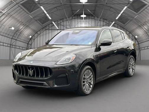 Nero Tempesta Metallic 2024 Maserati Grecale GT